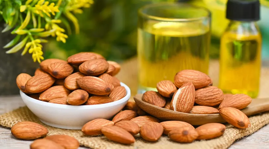 روغن بادام تلخ برای کاهش چین و چروک