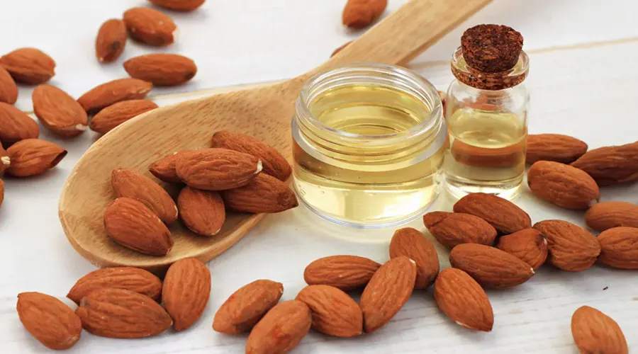 مراقبت از مو و پوست با روغن بادام تلخ
